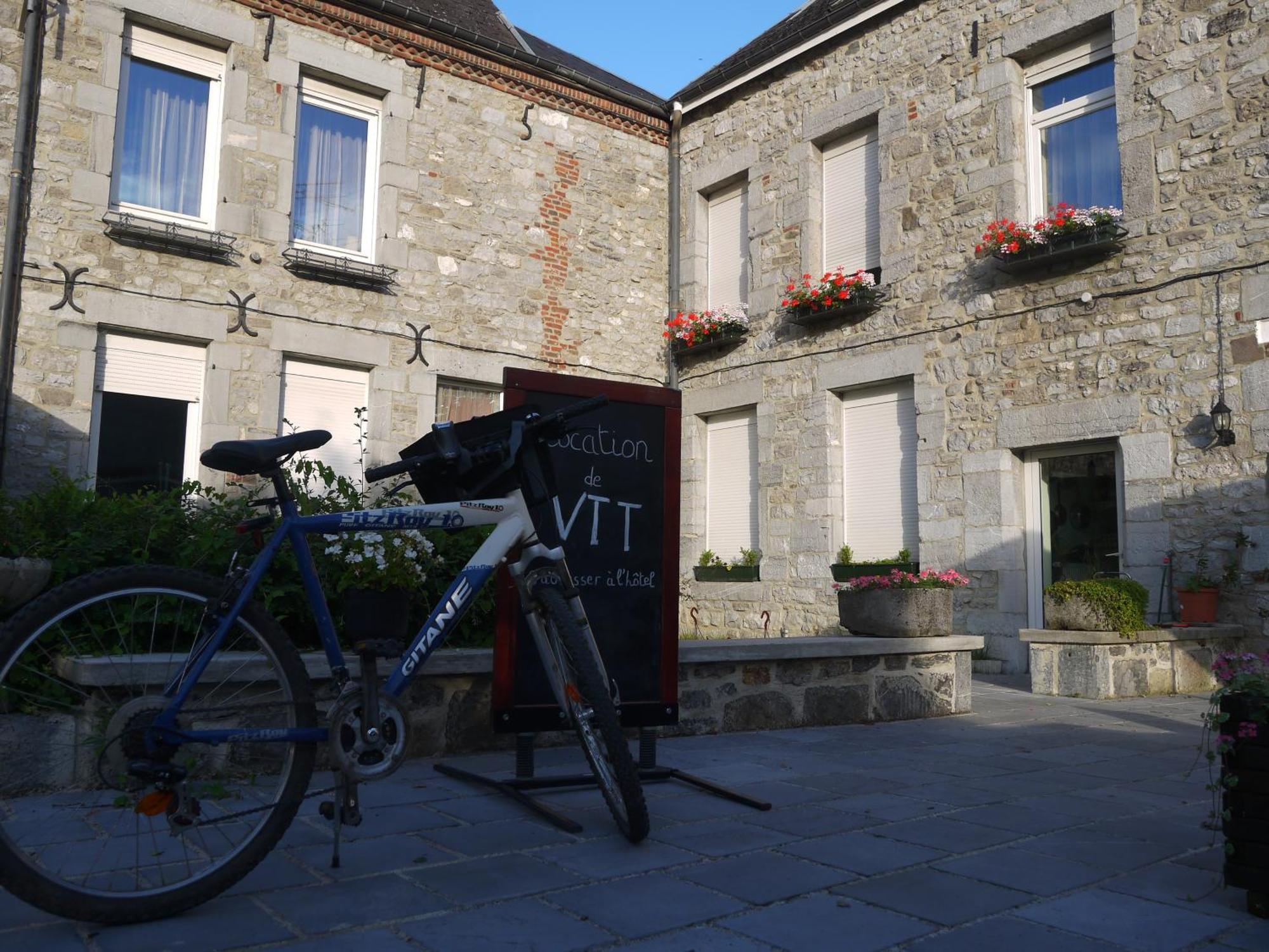 Hotel Val Saint Hilaire Givet Exterior photo