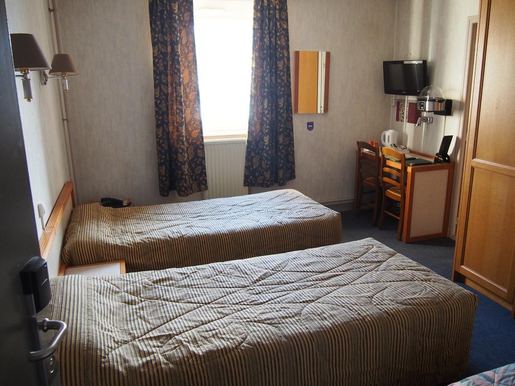 Hotel Val Saint Hilaire Givet Room photo